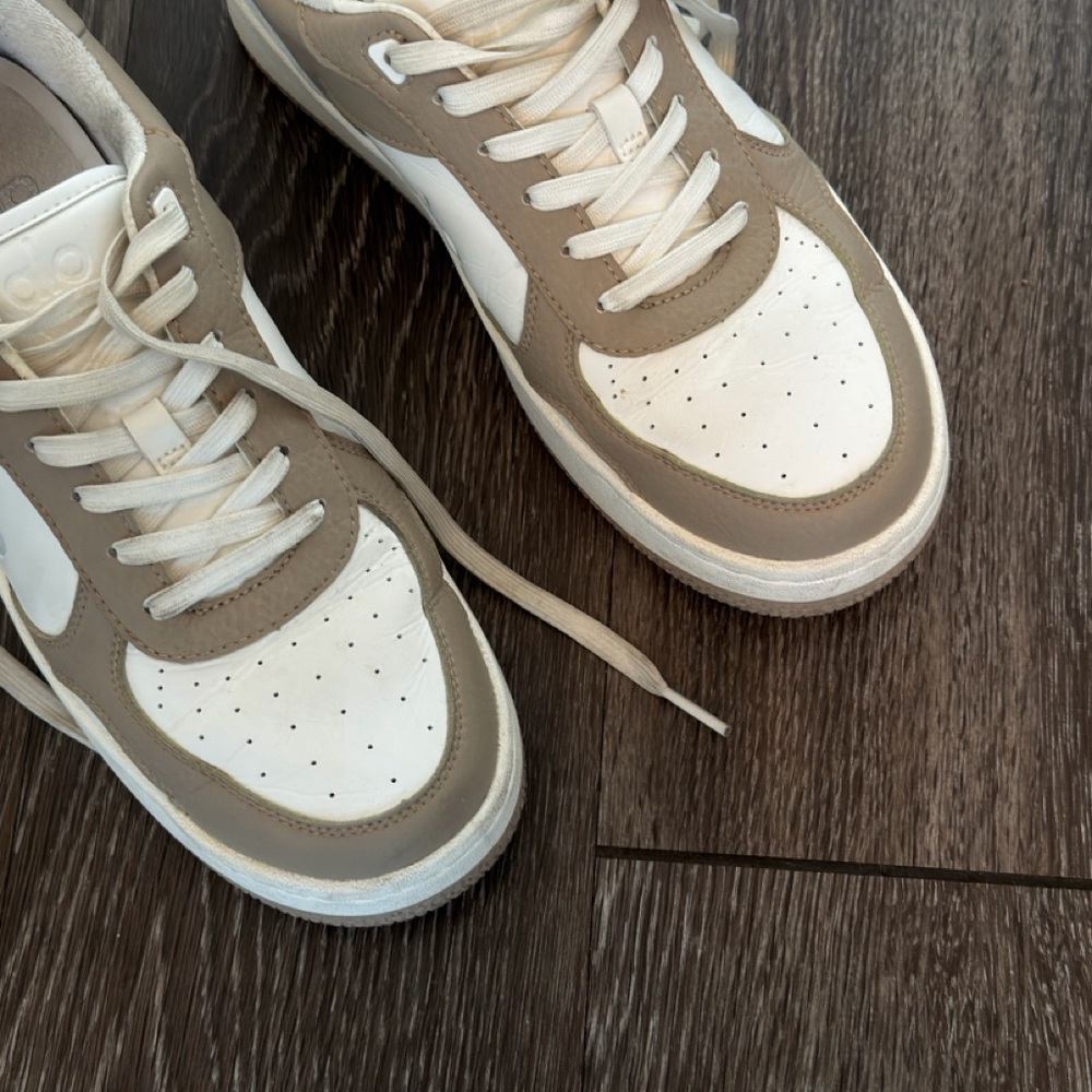 Alo Yoga 01 Classic Sneakers - Picture 2 of 7